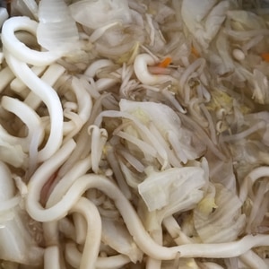 寒い日に美味しい♪白菜とうどんの鶏つくね鍋